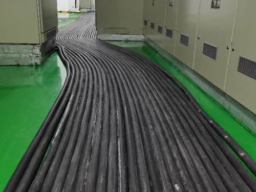 泾川如何根据理论计算公式计算温度对特定电压测量结果的影响？