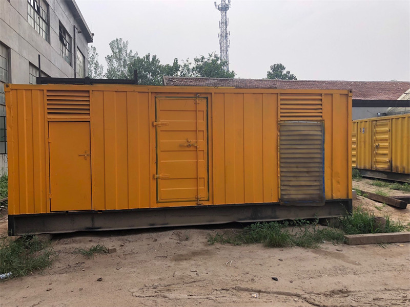 泾川发电机出租进行负载测试时，电瓶电量不足的具体判断标准是什么？