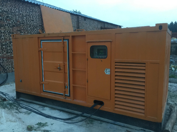 泾川发电机组长期使用中，电缆线的敷设路径有哪些要求？